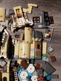 LEGO Harry Potter Hogwarts Castle & 8 Minifigures Set Missing parts Please View 