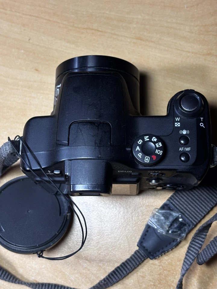 Panasonic Lumix DMC-FZ7 Digital Camera Black, 2.5" LCD Screen, 6MP, photo 2 of 5