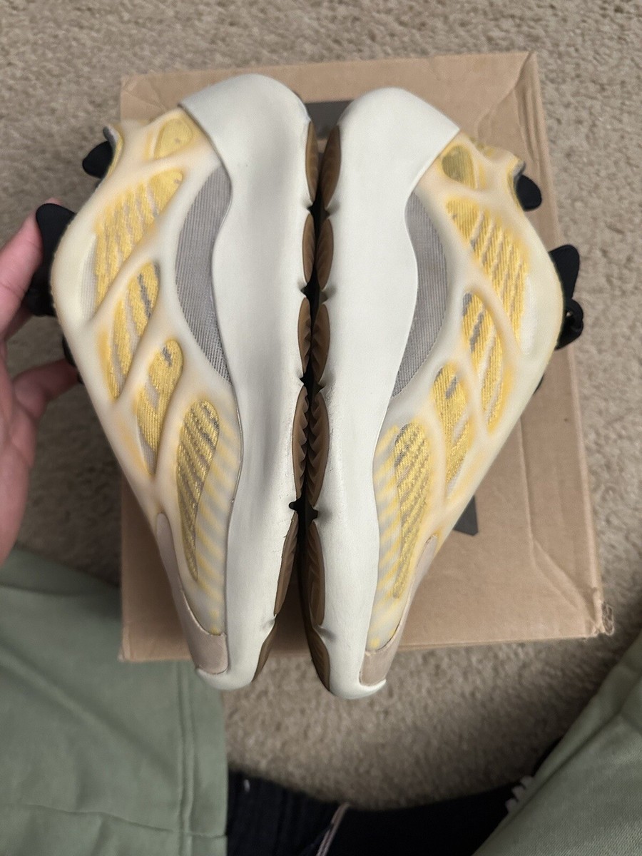 Size 5 Men's / 6.5 Women's - adidas Yeezy 700 V3 Mono