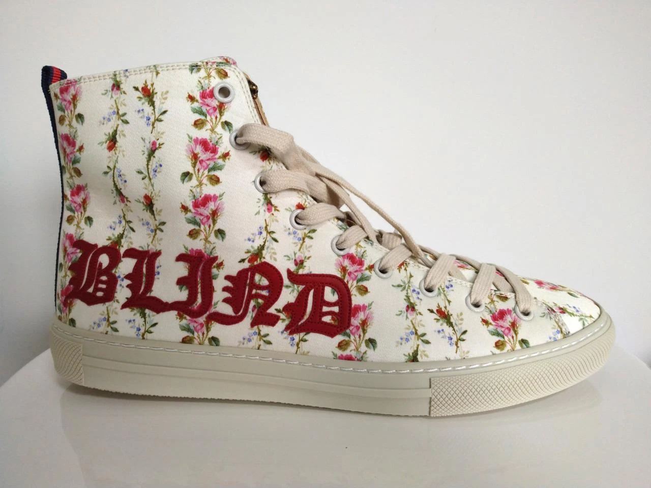 Baskets montantes authentiques Gucci en tissu à fleurs en taille 41