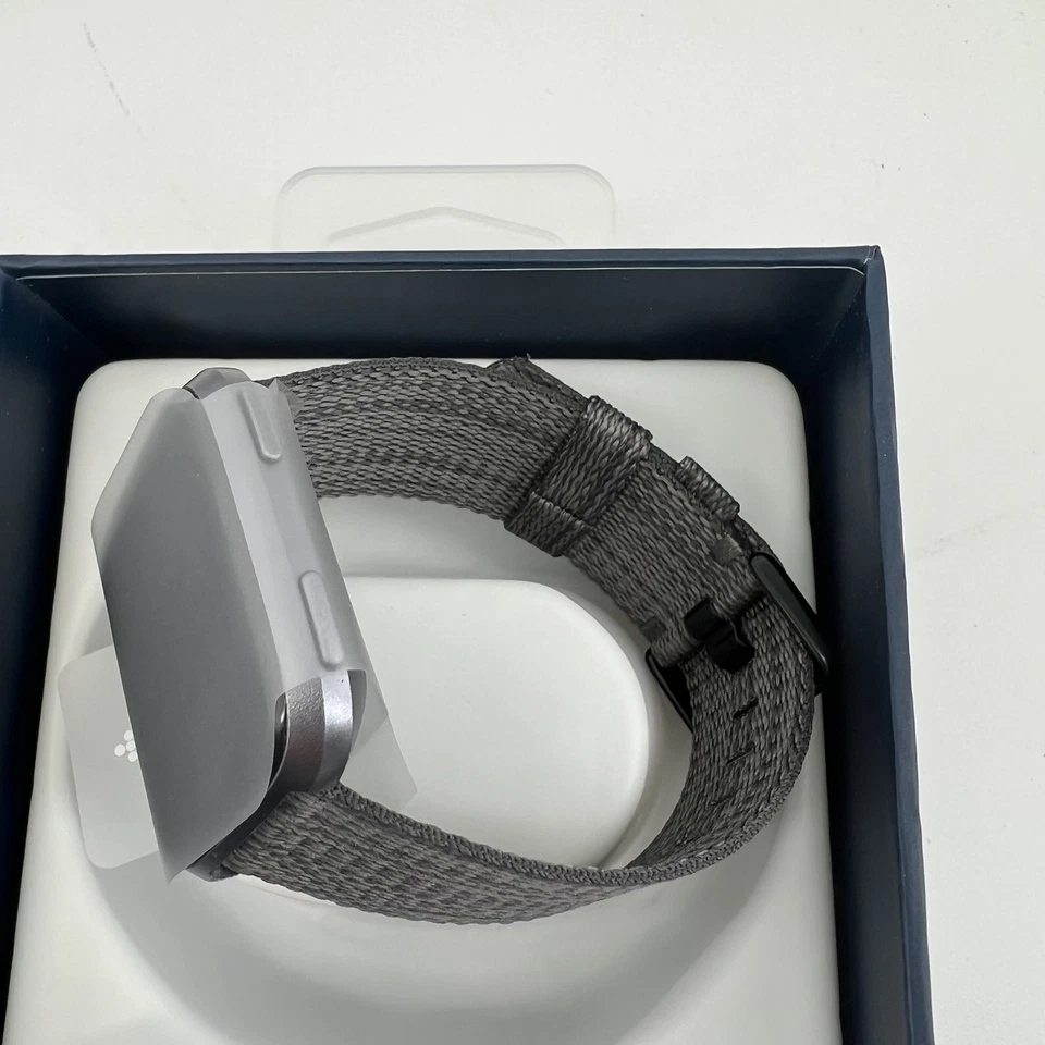 NEW Fitbit Versa Smart Watch Fitness Activity Tracker with S & L Sizes Band - Image 4 of 4