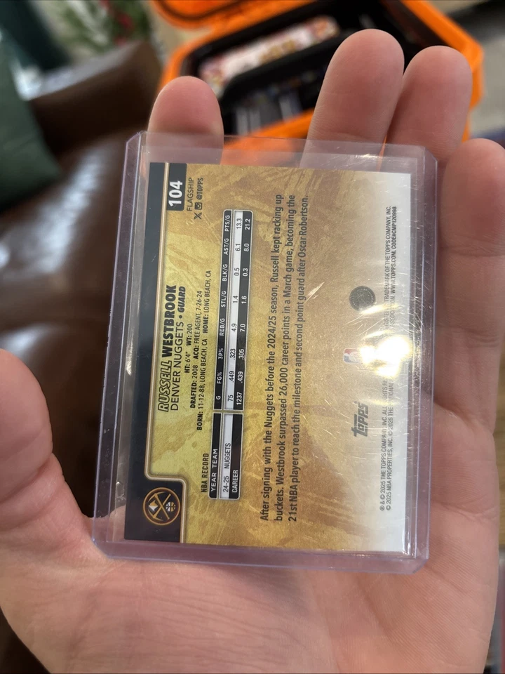 Russell Westbrook 2025-26 Topps Golden Mirror Variation SSP Denver Nuggets Foto 3 de 4