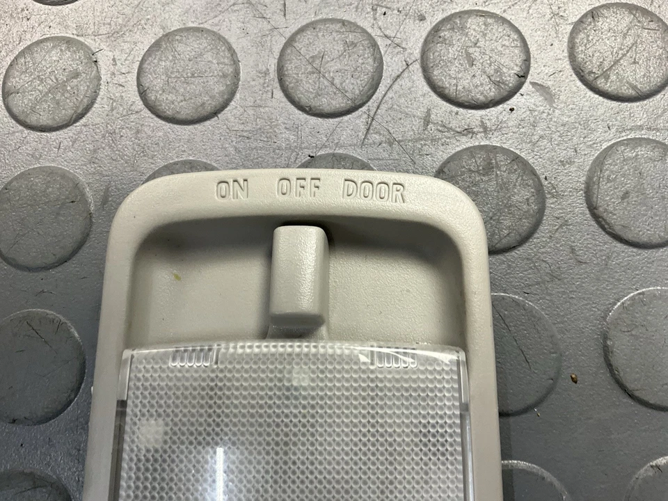 Nissan LEAF 2013-2017 luz cúpula trasera OEM Foto 2 de 4