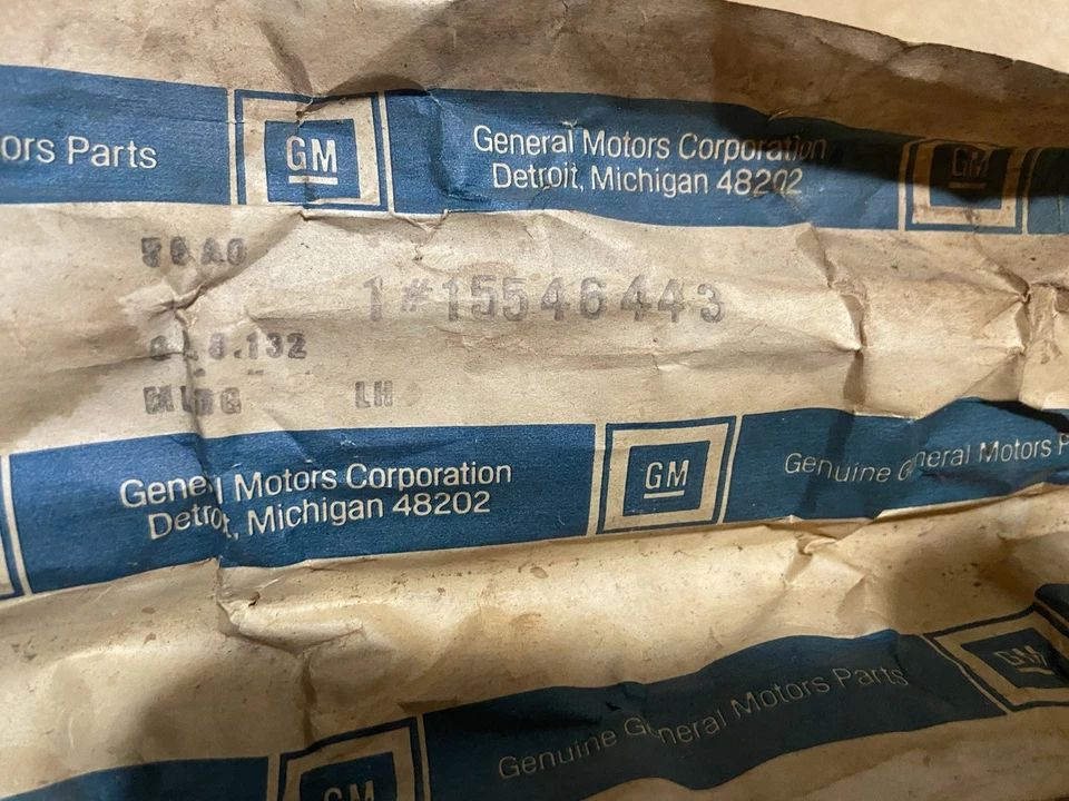 Rueda delantera izquierda GM 15546443 bien moldura cromada -- 1988-1999 C/K 1500 2500 Foto 2 de 4