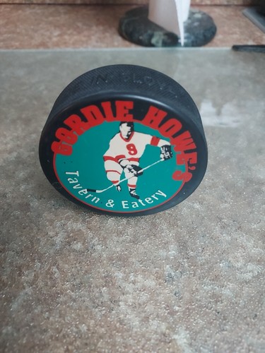 Vintage NHL Hockey Puck Redwings Old Logo Gordie Howe 9  - Bild 2 von 10