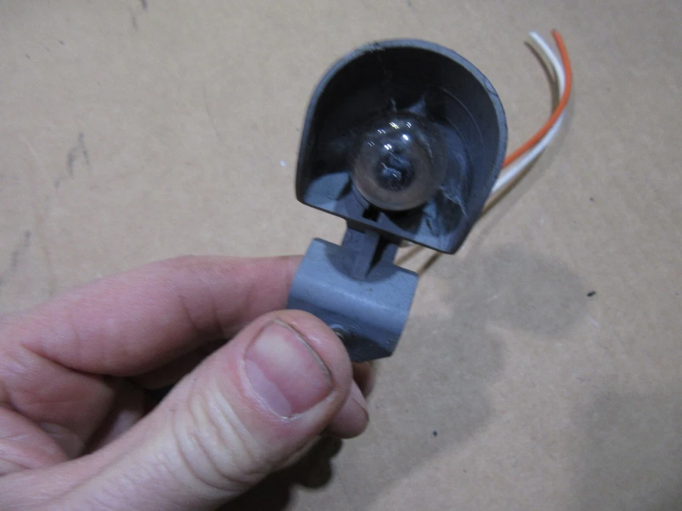 Chevrolet Malibu 1979 panel de tablero interior cortesía luz base de montaje Foto 2 de 2