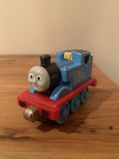 Thomas Friends Take-Along Thomas Die-Cast Magnetic Train Engine No 1