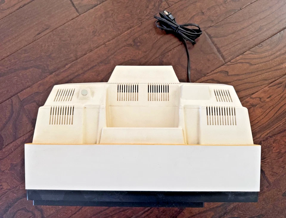 Amdek Video 100 12 inch B&W Video Monitor w/Manual & Cable - Apple II, S-100 - Image 3 of 4