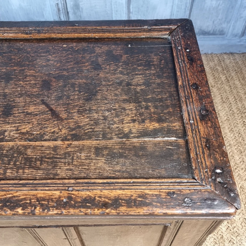 Un cofre isabelino tardío. Foto 4 de 4