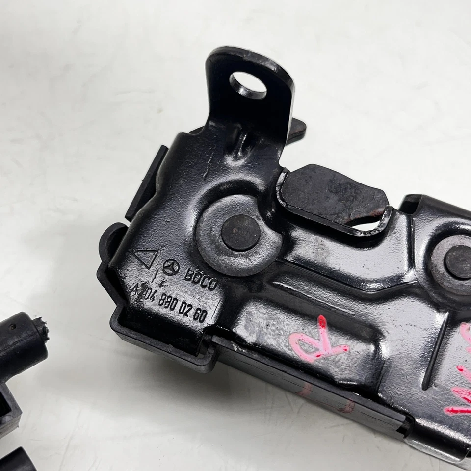 2010-2012 Mercedes-Benz C-CLASS C300 W204 Hood Latch Lock PAIR A2048800260 OEM Foto 4 de 4