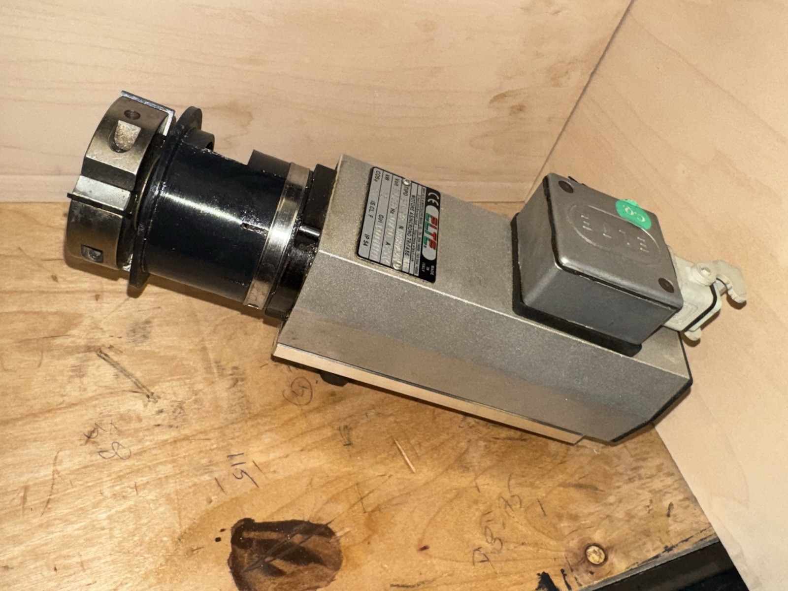 Elettromandrini Motore Asincrono Trifase 07 05 PEO 9/2 A2.5/1.5 V220/380 HZ200