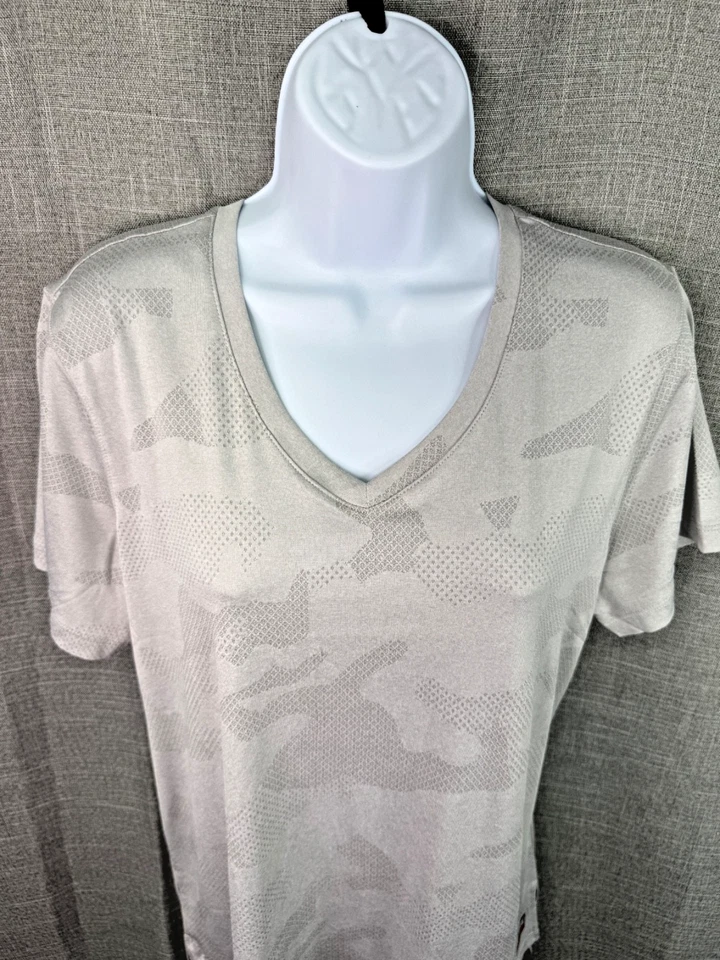 Camiseta activa para mujer Tapout manga corta cuello en V talla L gris estampado camuflado Foto 2 de 4