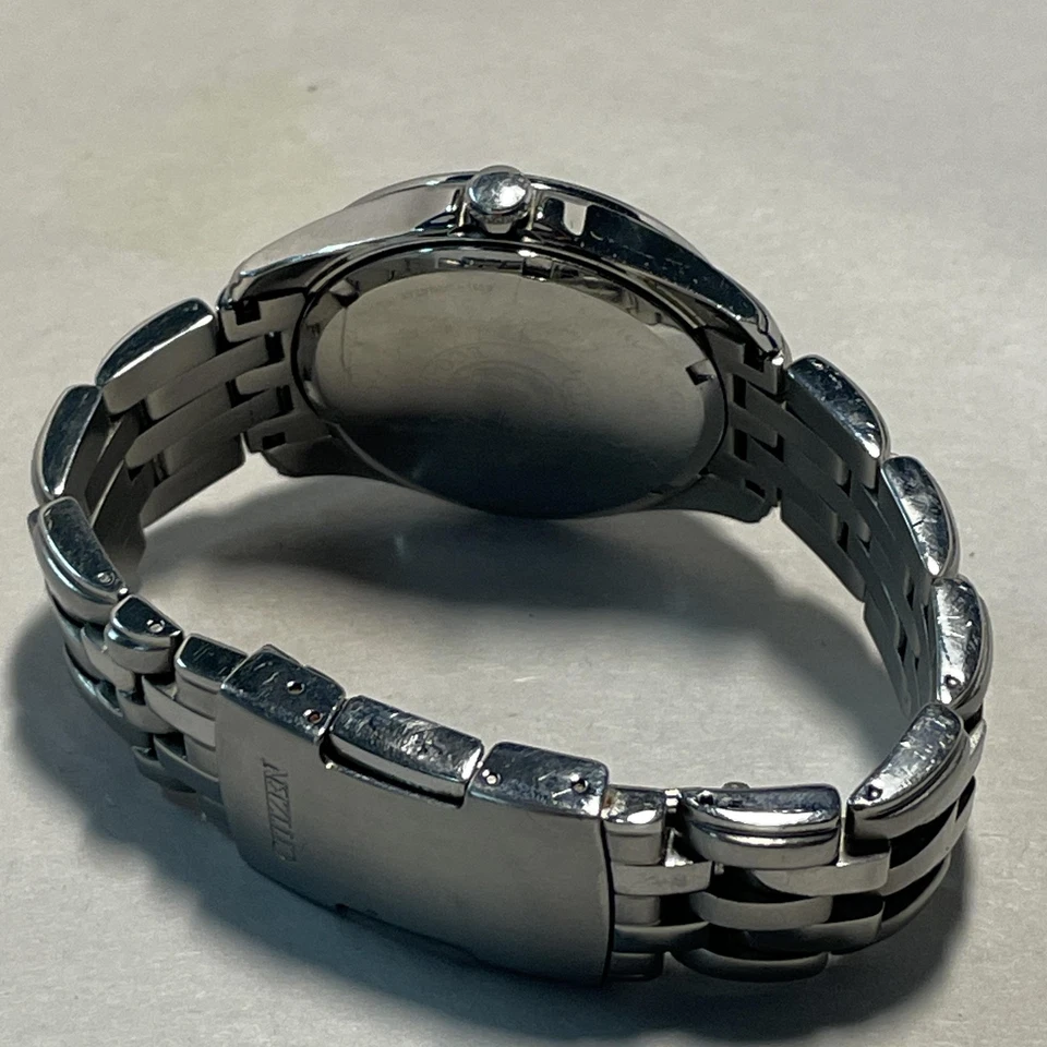 Relógio Citizen Eco-Drive masculino aço inoxidável WR100 Japão E111 *REPARO DE PEÇAS LENTAS - Imagem 3 de 4