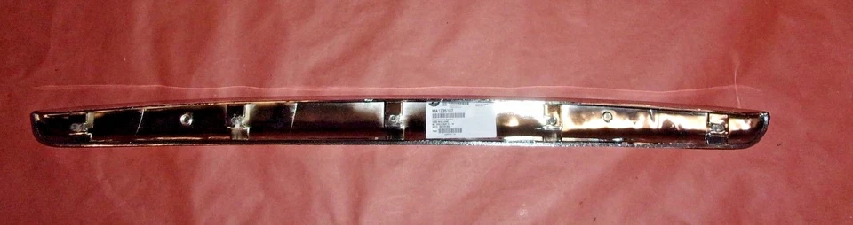 01-06 TRIBUTE HOOD FRONT CHROME PLASTIC TRIM MOLDING CHROME   MA1235102 — 第 2/4 张图片