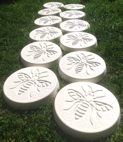 6 x White Round Concrete Garden Stepping Stones 23cm / 9Inch | Bee - Picture 7 of 8
