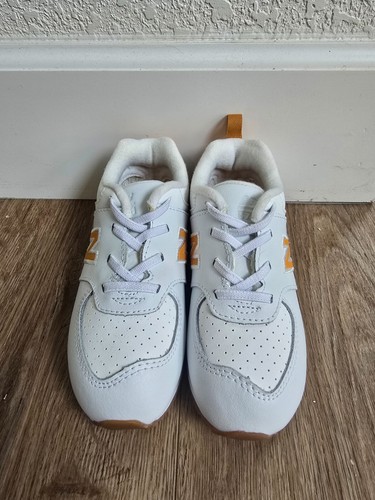 new balance 574 classic - baby size 10 BRAND NEW NEVER WORN white sneakersN - Picture 2 of 3
