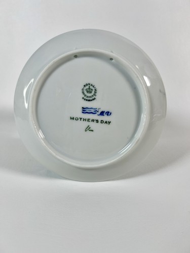 Royal Copenhagen 1974 Mothers Day Hanging Cobalt Blue Decorative Plate Denmark - Picture 4 of 6