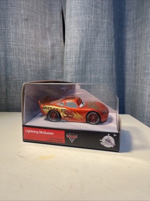 Cars 3 Lightning McQueen Die Cast Car Disney Store Pixar Brand New In Box