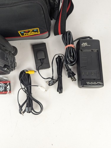 JVC GR-AXM910 Compact VHS Camcorder VHS-C Video Camera Bundle TESTED - Picture 2 of 16