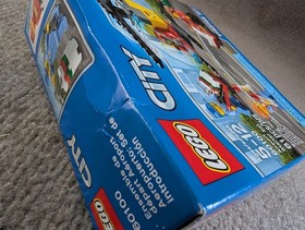 LEGO City : 60100 Airport Starter Set Helicopter, Mechanic, Pilot Damaged Box