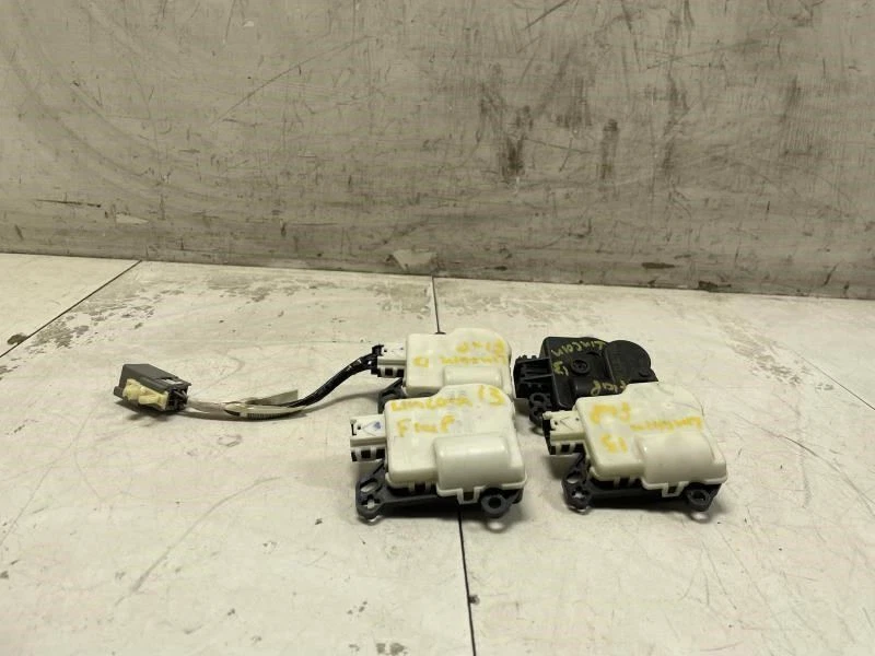 Lincoln MKS 2013 calefacción aire acondicionado mezcla puerta solapa actuadores 4 piezas OEM+ Foto 2 de 4