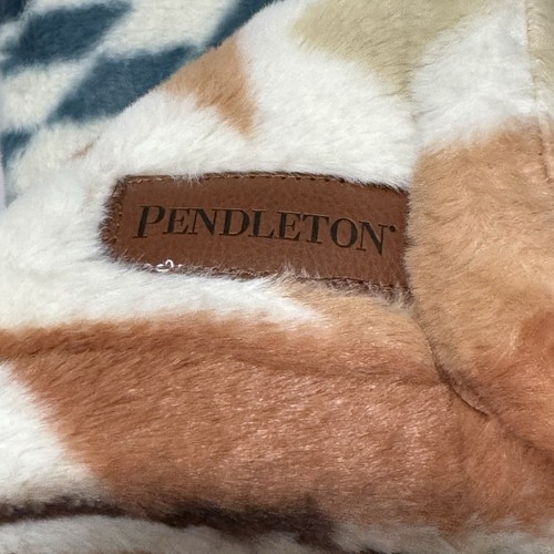 Pendleton Peak Canyon Double Sided Faux Fur Throw Blanket Southwest Cream Blue - Picture 6 of 11