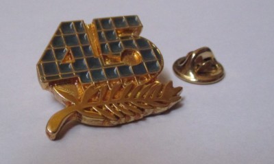Pin's Tennis GDF - Gaz De France - Zamac Doré Signé Korus - Vintage Années 80