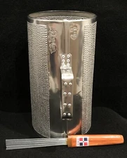 GUIRA PROFESIONAL DOMINICANA 21"X 13" CON SU GANCHO PROFESIONAL INCLUIDO