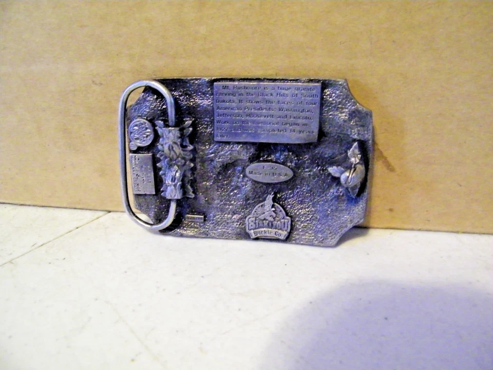 Siskiyou Mt. Rushmore South Dakota Hebilla de cinturón de peltre 1987 Foto 2 de 2