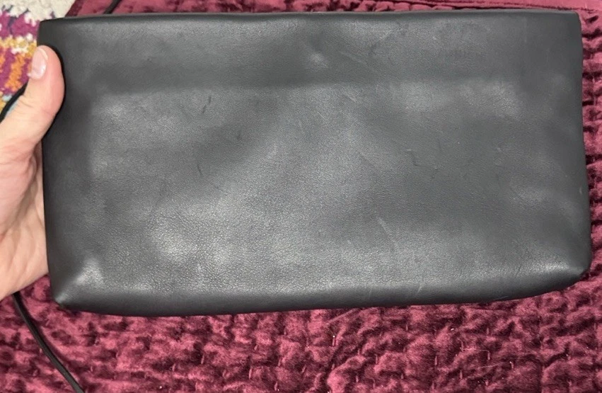 Bolso de aseo/bolsa de viaje Hugo Boss de cuero negro Foto 4 de 4