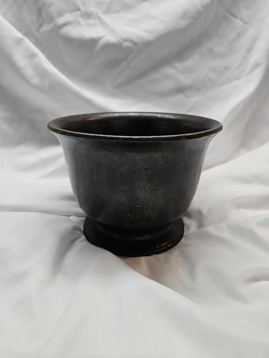 Antique 8lb. Unmarked Cast Iron Mortar No Pestle 5in. Tall x 7in. Wide