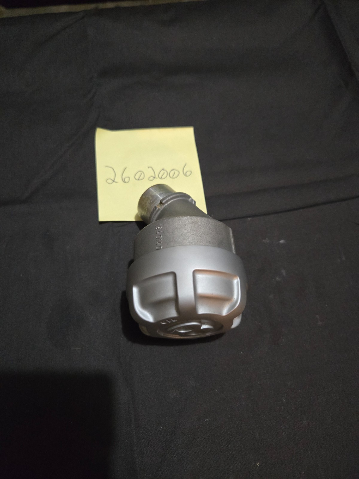 03-17 Bentley Contential Oil fill Cap and Neck