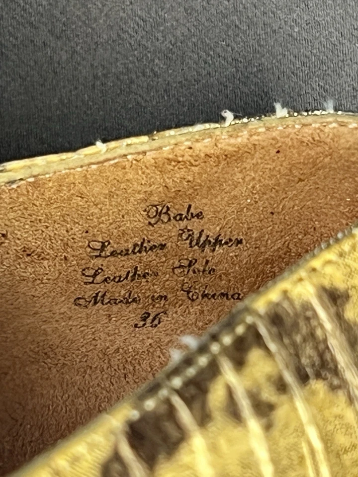 Pisos de ballet de cuero con estampado de piel de serpiente amarilla rebelde de lujo talla 6- vanguardista Y2K Foto 4 de 4