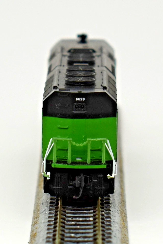 ATHEARN N GAUGE 1:160 #6628 BN BURLINGTON NORTHERN EMD F45 DIESEL DC 16817 LNIB - Image 4 of 4