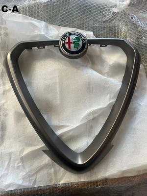 Alfa Romeo Tonale Titanium ''V'' front grille Frame, Radiator Grille 50290612