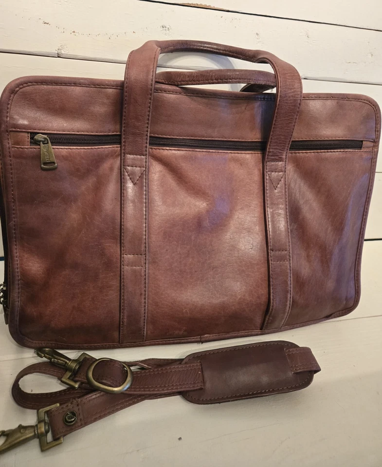 Bolso mensajero de cuero Winn con correa Foto 2 de 4