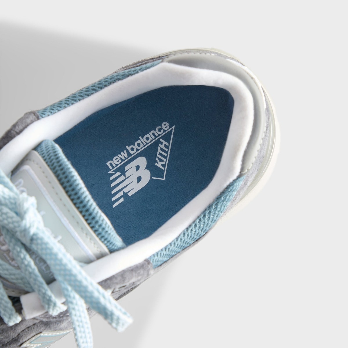 KITH × New Balance 991V2 Oyster Mushroom Kith & New Balance Made in UK 991V2 - Asphalt / Lead