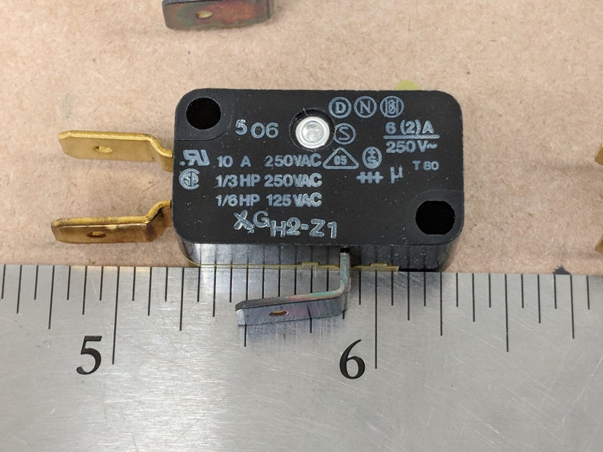 Lot of 2 MILTAC XGH2-Z1 MicroSwitch 10A 250VAC 1/3HP 250VAC 1/6HP