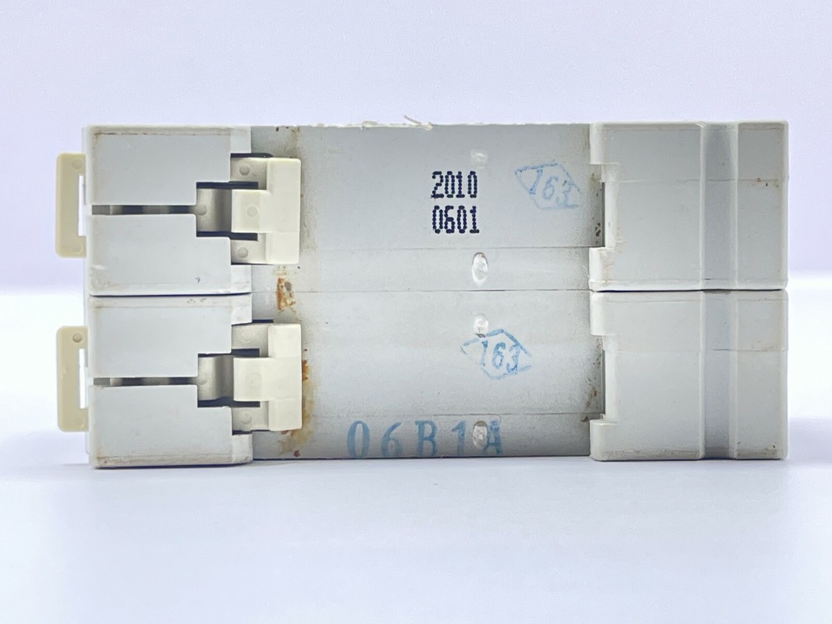 Uxcell DZ47-63 C6 2-Pole Miniature Circuit Breaker – 6A 400V, DIN Rail Mount, Overload & Short Circuit Protection
