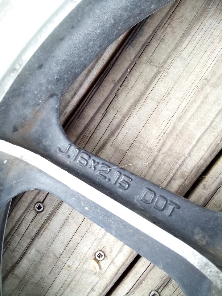 Llanta delantera Kawasaki LTD 250 Foto 3 de 4