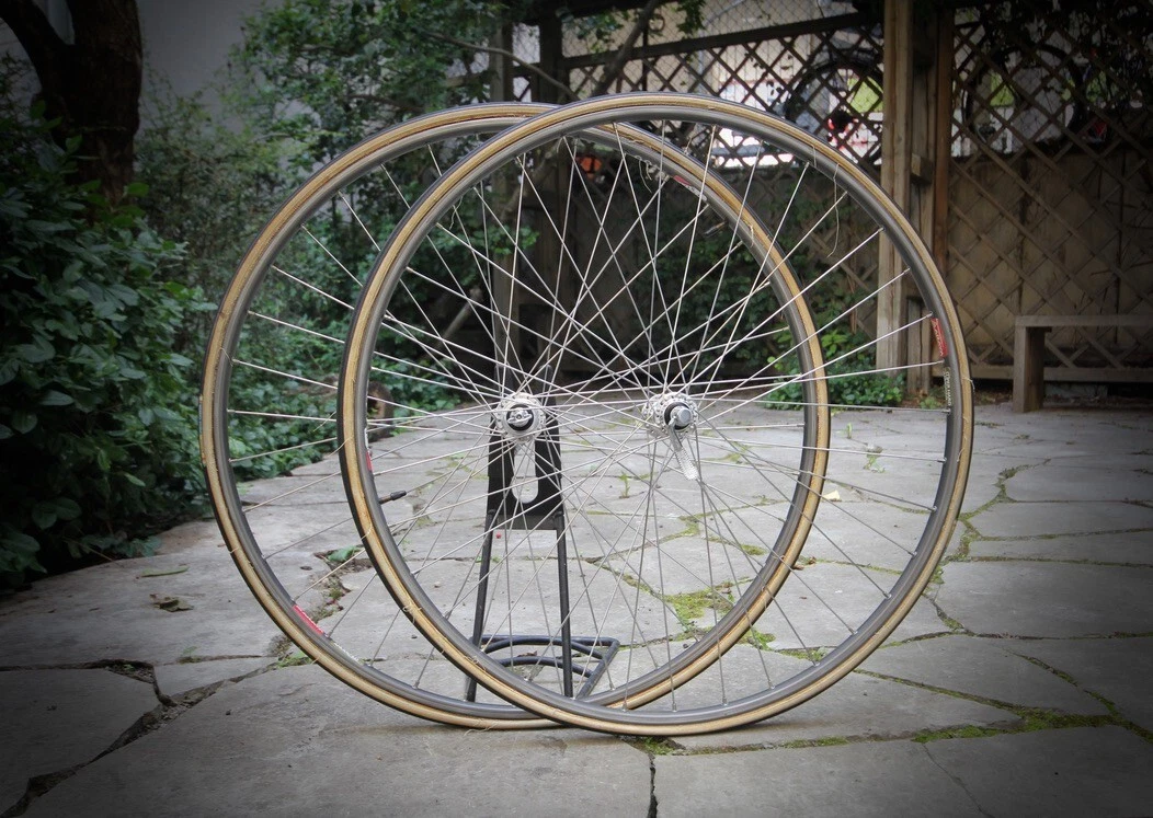 Jeu De Moyeux Suntour Superbe – 28H, 100-110mm, Pour Piste – Jamais Utilisé, Boîte Abîmée
