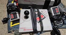 Nintendo NES Action Set Consola Hogar Con Mandos, Zapper, Cables y Juego