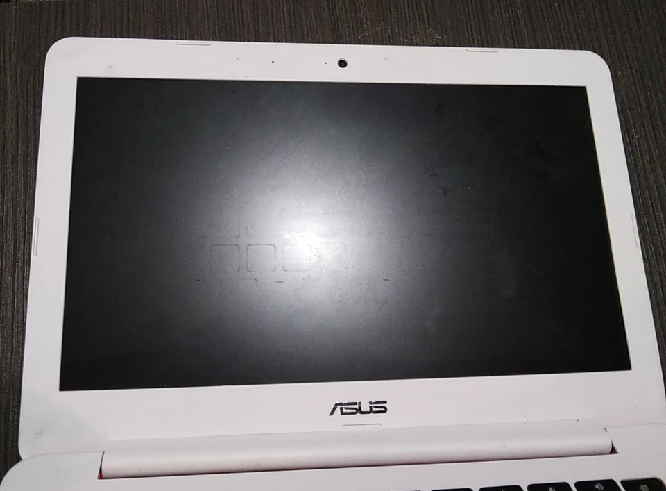 ASUS C300 11,6 pulgadas Chromebook (16 GB, Intel Celeron M, 2,4 GHz, 2 GB) - Rojo -... Foto 3 de 4