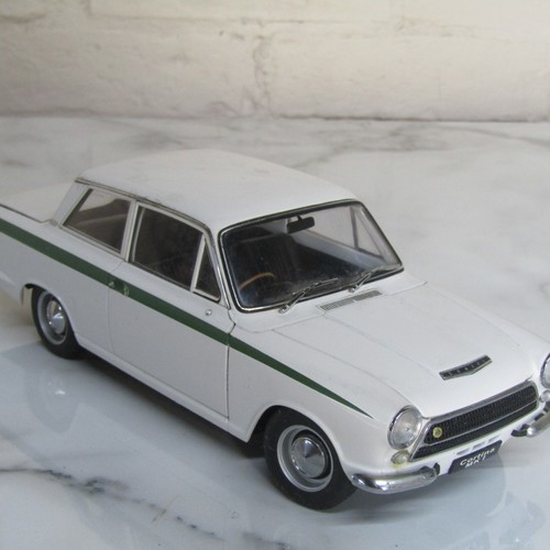 Autoart escala 1/18 diecast modelo Lotus Cortina MKI 75331 EN CAJA - Imagen 8 de 16