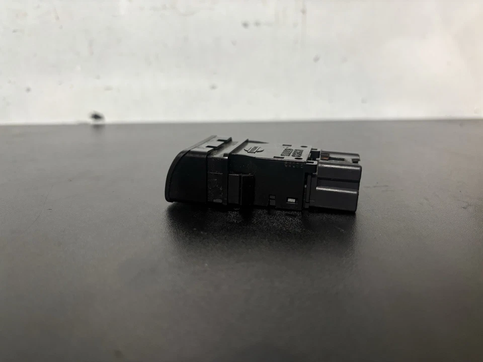 1998 - 2000 年日产 Frontier 紧急危险开关按钮控制 — 第 3/4 张图片