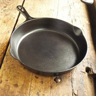 Vintage GRISWOLD Cast Iron SKILLET Frying Pan # 8 LARGE BLOCK LOGO Ironspoon