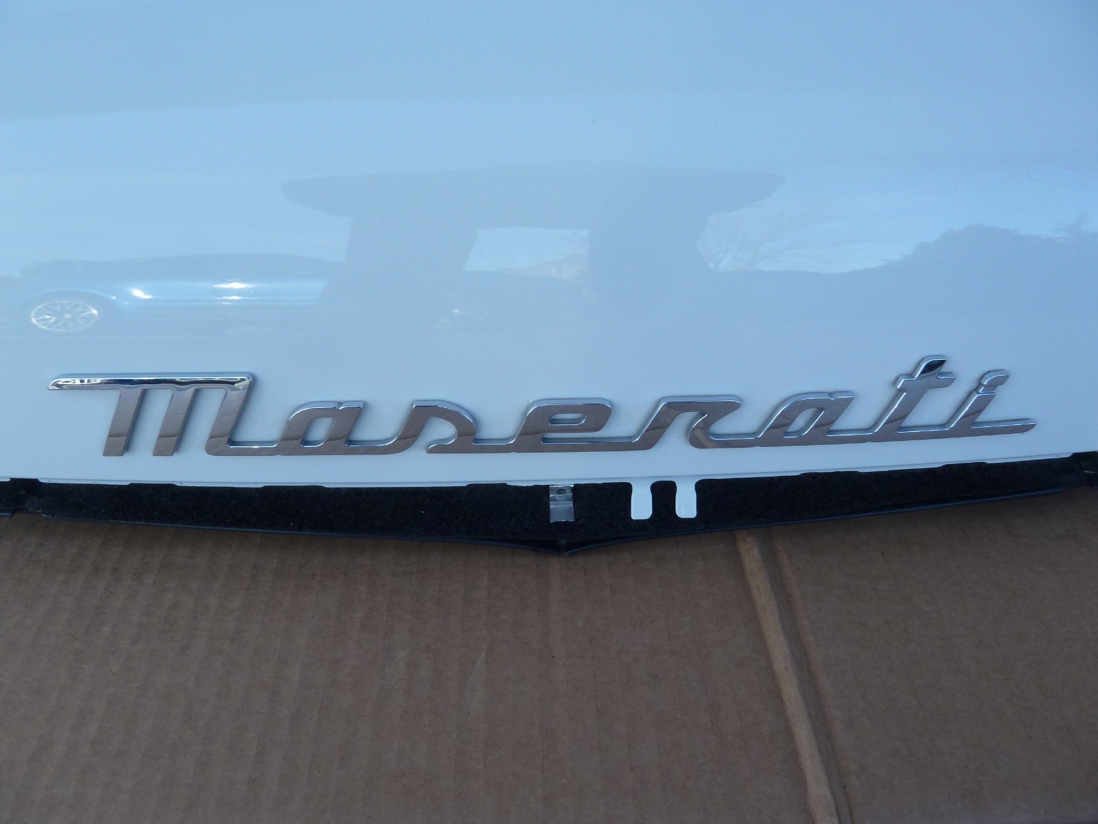 2017-2020 MASERATI LEVANTE REAR LIFTGATE TAILGATE SPOILER PANEL OEM 670042733