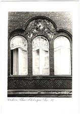 Fotografie F. M. Schimmel, Berlin, Ansicht Berlin, verzierter Pferdekopf im Mau 