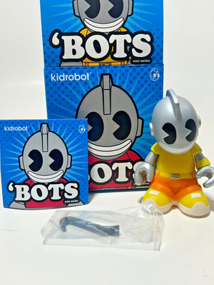KIDROBOT 'BOTS YELLOW KIDVANDAL VANDAL CROWBAR 2011 DESIGNER ART TOY