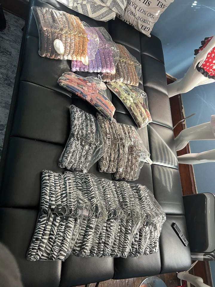 Lote vintage de 75 perchas acolchadas de satén Foto 2 de 4